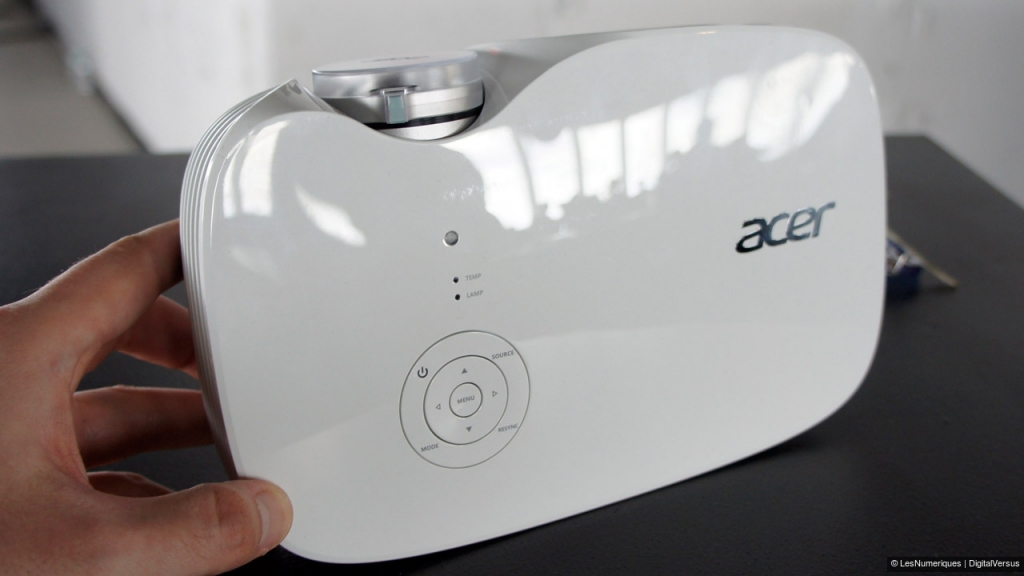 acer K138ST