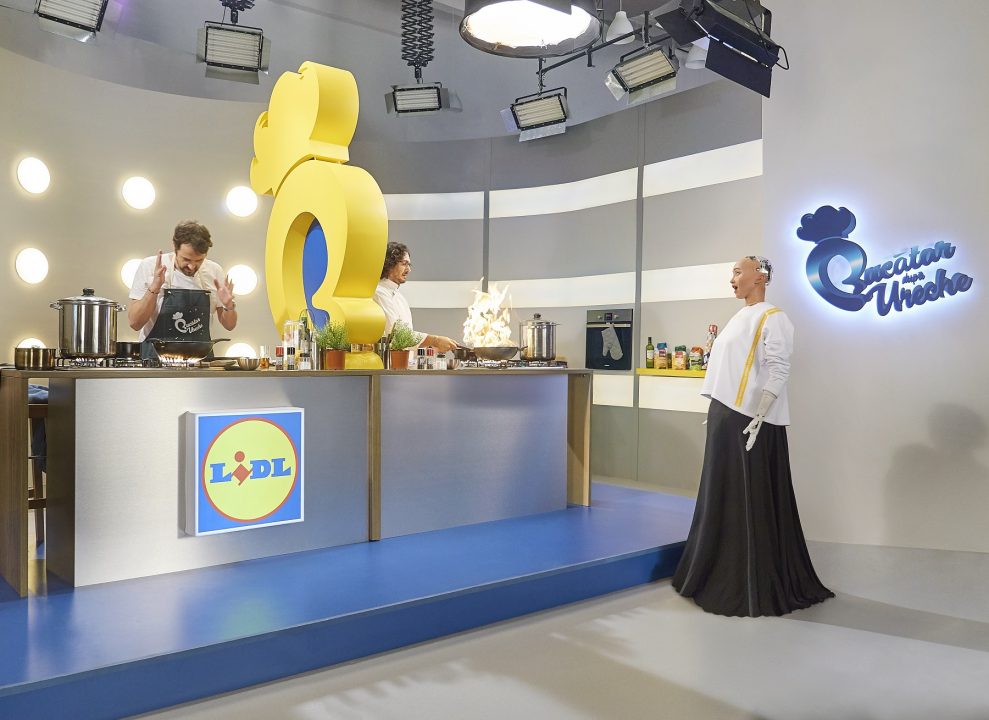 robot sofia bucatarie