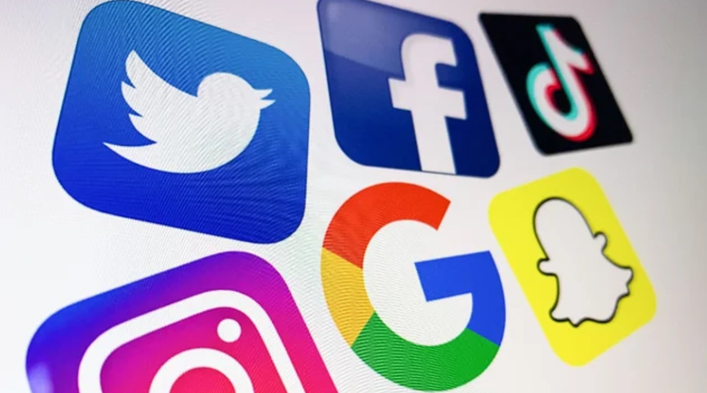 giganți ai tehnologiei