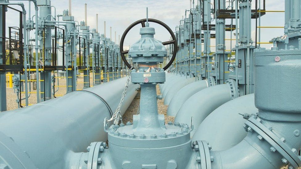 instalații petroliere