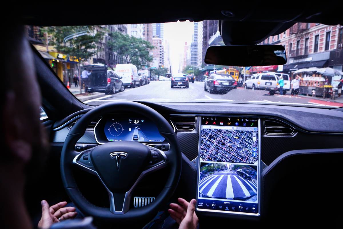 Tesla software-ul de conducere autonomă