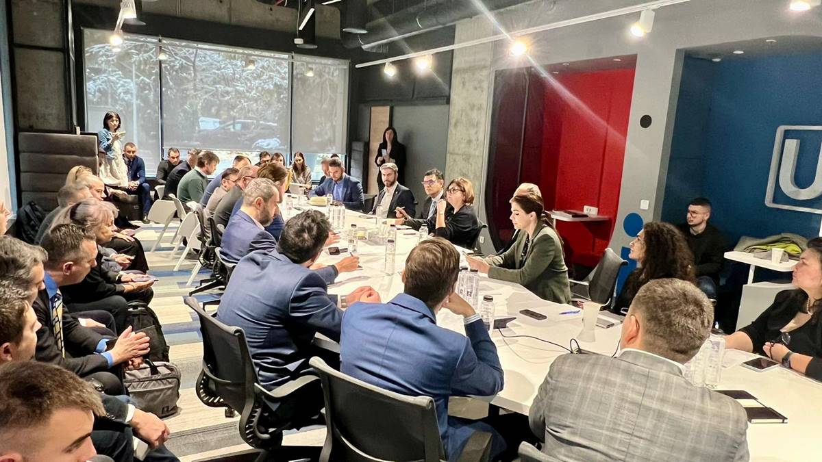 power breakfast cu start upuri si lideri corporate din domeniul inovatiei in transporturi