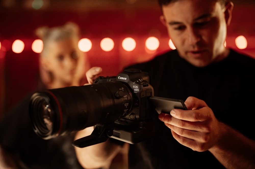 batch eos r5 mark ii lifestyle 22 hero 1 pro editorial