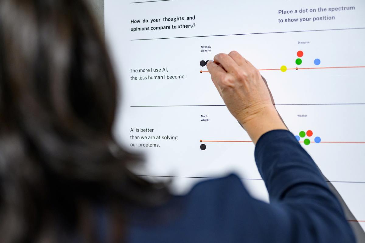 expozitie hello ai one world romania