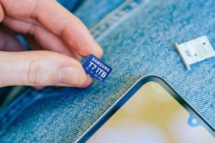 (image8) t7 microsd card lifestyle