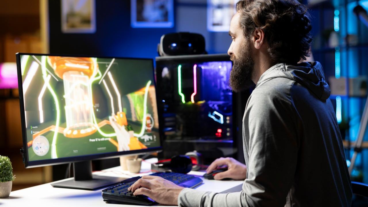 man challenging other players videogame tournaments online